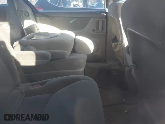 ✅ 2004 Toyota Sienna LE • VIN: 5TDZA23C44S037691 • Lot: 43786683. Wystawiony na IAAI z przebiegiem Nie podano. Bezpłatny archiwum sprzedaży aukcyjnych z USA i szczegółowy raport historii pojazdu na DreamBid. Zdjęcie 8.