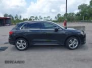 ✅ 2020 Audi Q3 S line Premium Plus • VIN: WA1EECF33L1052774 • Lot: 42199200. Wystawiony na IAAI z przebiegiem 55 008 mil. Bezpłatny archiwum sprzedaży aukcyjnych z USA i szczegółowy raport historii pojazdu na DreamBid. Zdjęcie 13.