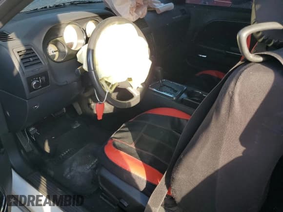 ✅ 2013 Dodge Challenger SXT • VIN: 2C3CDYAG5DH670273 • Lot: 67798934. Wystawiony na Copart z przebiegiem Nie podano. Bezpłatny archiwum sprzedaży aukcyjnych z USA i szczegółowy raport historii pojazdu na DreamBid. Zdjęcie 7.