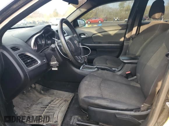 ✅ 2014 Dodge Avenger SE • VIN: 1C3CDZAG2EN133052 • Lot: 77150724. Wystawiony na Copart z przebiegiem 124 168 mil. Bezpłatny archiwum sprzedaży aukcyjnych z USA i szczegółowy raport historii pojazdu na DreamBid. Zdjęcie 7.