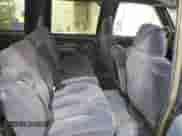 1998 Chevrolet Suburban с VIN 1GNEC16R5WJ361307, выставлен на аукционе Copart как лот 85717335 с пробегом 29 147 миль миль и Списание • Salvage title. История ставок и продаж доступна на DreamBid. Изображение 11.