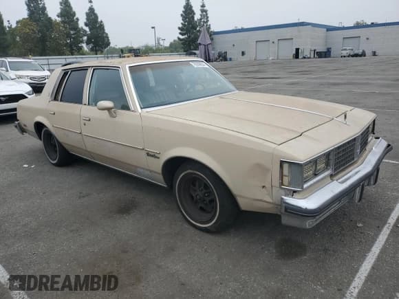 ✅ 1982 Oldsmobile Cutlass Supreme • VIN: 1G3AR69A1CM537658 • Lot: 76209654. Wystawiony na Copart z przebiegiem 23 309 mil. Bezpłatny archiwum sprzedaży aukcyjnych z USA i szczegółowy raport historii pojazdu na DreamBid. Zdjęcie 4.