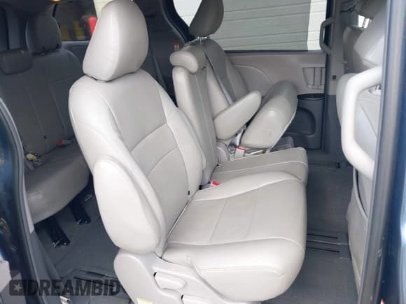 ✅ 2015 Toyota Sienna LE AAS • VIN: 5TDKK3DCXFS624984 • Lot: 42560632. Listed on IAAI with 169,034 mi. Free auction sales archive from the USA and detailed vehicle history report at DreamBid. Image 8.