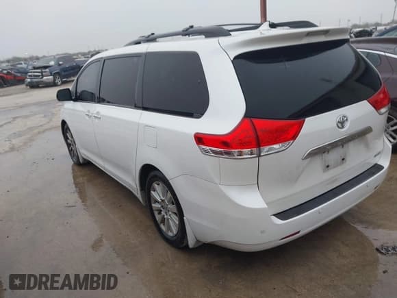 ✅ 2012 Toyota Sienna XLE • VIN: 5TDYK3DC8CS243544 • Lot: 43822359. Listed on IAAI with 138,152 mi. Free auction sales archive from the USA and detailed vehicle history report at DreamBid. Image 3.