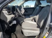 ✅ 2024 Toyota Highlander Hybrid XLE • VIN: 5TDKARAHXRS023746 • Lot: 46112575. Wystawiony na Copart z przebiegiem 104 052 mil. Bezpłatny archiwum sprzedaży aukcyjnych z USA i szczegółowy raport historii pojazdu na DreamBid. Zdjęcie 7.