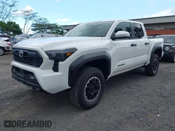 ✅ 2024 Toyota Tacoma SR5 • VIN: 3TYLB5JN0RT011867 • Lot: 43376269. Wystawiony na IAAI z przebiegiem 11 323 mil. Bezpłatny archiwum sprzedaży aukcyjnych z USA i szczegółowy raport historii pojazdu na DreamBid. Zdjęcie 2.