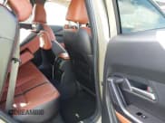 ✅ 2023 Mazda CX-50 Meridian Edition • VIN: 7MMVABXYXPN138619 • Lot: 42569644. Wystawiony na IAAI z przebiegiem 25 690 mil. Bezpłatny archiwum sprzedaży aukcyjnych z USA i szczegółowy raport historii pojazdu na DreamBid. Zdjęcie 8.