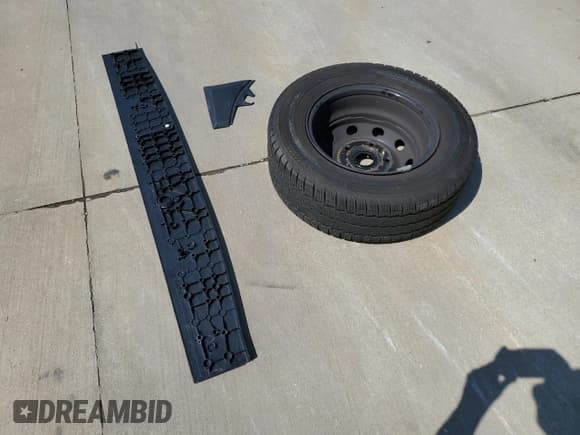 ✅ 2024 Ford Transit Cargo • VIN: 1FTBR1Y8XRKB03474 • Lot: 63350915. Wystawiony na Copart z przebiegiem 13 098 mil. Bezpłatny archiwum sprzedaży aukcyjnych z USA i szczegółowy raport historii pojazdu na DreamBid. Zdjęcie 13.