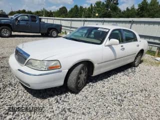 ✅ 2011 Lincoln Town Car Signature Limited • VIN: 2LNBL8CV6BX751559 • Lot: 64099535. Listed on Copart with 154,752 mi. Free auction sales archive from the USA and detailed vehicle history report at DreamBid. Image 1.