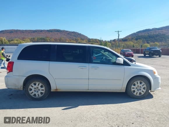 ✅ 2014 Dodge Grand Caravan SXT • VIN: 2C4RDGCG9ER253571 • Lot: 43531700. Wystawiony na IAAI z przebiegiem 355 313 mil. Bezpłatny archiwum sprzedaży aukcyjnych z USA i szczegółowy raport historii pojazdu na DreamBid. Zdjęcie 13.