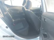 ✅ 2023 Nissan Versa S • VIN: 3N1CN8DV1PL824379 • Lot: 43374184. Wystawiony na IAAI z przebiegiem 99 285 mil. Bezpłatny archiwum sprzedaży aukcyjnych z USA i szczegółowy raport historii pojazdu na DreamBid. Zdjęcie 8.