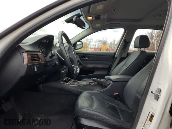 ✅ 2009 BMW 3 Series 328i • VIN: WBAPH73559A171855 • Lot: 91285325. Listed on Copart with 261,391 mi. Free auction sales archive from the USA and detailed vehicle history report at DreamBid. Image 7.