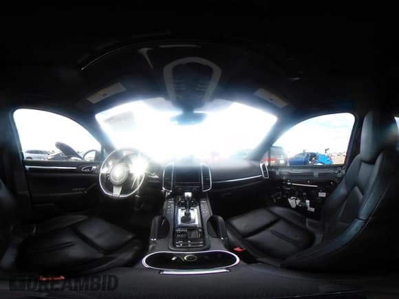 ✅ 2013 Porsche Cayenne • VIN: WP1AA2A25DLA03699 • Lot: 43479219. Wystawiony na IAAI z przebiegiem 120 866 mil. Bezpłatny archiwum sprzedaży aukcyjnych z USA i szczegółowy raport historii pojazdu na DreamBid. Zdjęcie 19.