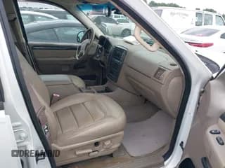 ✅ 2002 Ford Explorer Limited • VIN: 1FMDU75W42ZB92805 • Lot: 42976477. Wystawiony na IAAI z przebiegiem 188 670 mil. Bezpłatny archiwum sprzedaży aukcyjnych z USA i szczegółowy raport historii pojazdu na DreamBid. Zdjęcie 5.