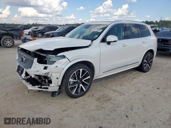✅ 2023 Volvo XC90 Plus • VIN: YV4L12PN7P1985471 • Lot: 84774675. Wystawiony na Copart z przebiegiem 52 374 mil. Bezpłatny archiwum sprzedaży aukcyjnych z USA i szczegółowy raport historii pojazdu na DreamBid. Zdjęcie 1.