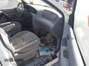 ✅ 2001 Ford Windstar Cargo • VIN: 2FTZA54411BC16454 • Lot: 42552274. Wystawiony na IAAI z przebiegiem 215 093 mil. Bezpłatny archiwum sprzedaży aukcyjnych z USA i szczegółowy raport historii pojazdu na DreamBid. Zdjęcie 5.