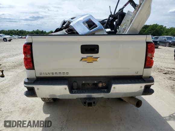 ✅ 2017 Chevrolet Silverado 2500HD LT • VIN: 1GC1KVEY5HF211021 • Lot: 58297065. Wystawiony na Copart z przebiegiem 176 143 mil. Bezpłatny archiwum sprzedaży aukcyjnych z USA i szczegółowy raport historii pojazdu na DreamBid. Zdjęcie 6.