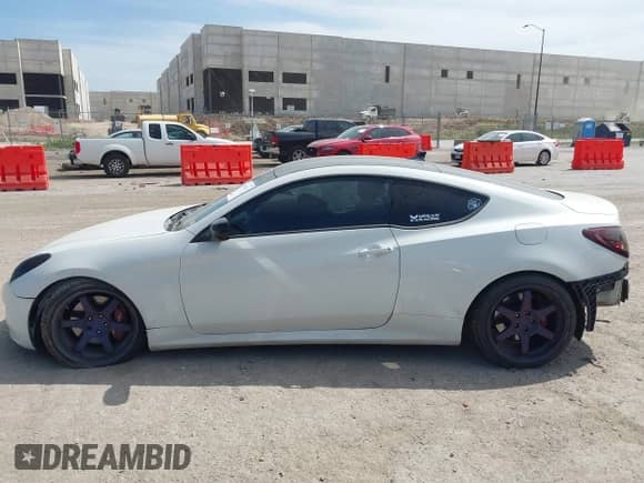 2011 Hyundai Genesis Coupe Premium z VIN KMHHT6KD6BU046548, wystawiony jako IAAI lot #42793240 z przebiegiem 161 593 mil mil oraz . Historia ofert i sprzedaży dostępna na DreamBid. Obrazek 14.