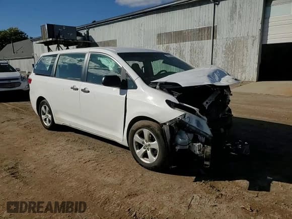 ✅ 2015 Toyota Sienna L • VIN: 5TDZK3DC2FS684711 • Lot: 82234665. Listed on Copart with Not provided. Free auction sales archive from the USA and detailed vehicle history report at DreamBid. Image 15.