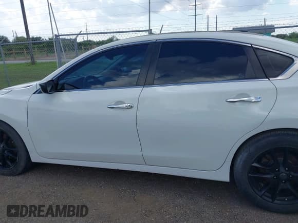 ✅ 2018 Nissan Altima SV • VIN: 1N4AL3AP6JC161225 • Lot: 43012884. Wystawiony na IAAI z przebiegiem 133 794 mil. Bezpłatny archiwum sprzedaży aukcyjnych z USA i szczegółowy raport historii pojazdu na DreamBid. Zdjęcie 14.