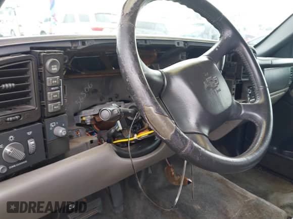 2000 Chevrolet Suburban LT с VIN 3GNFK16T4YG152972, выставлен на аукционе IAAI как лот 42171645 с пробегом Не указан миль и . История ставок и продаж доступна на DreamBid. Изображение 13.