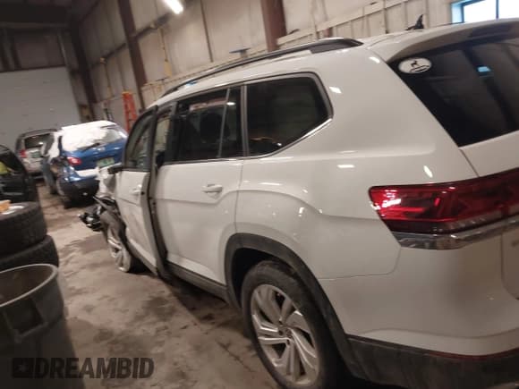 ✅ 2023 Volkswagen Atlas SE • VIN: 1V2HR2CA6PC510823 • Lot: 41576865. Wystawiony na IAAI z przebiegiem 22 991 mil. Bezpłatny archiwum sprzedaży aukcyjnych z USA i szczegółowy raport historii pojazdu na DreamBid. Zdjęcie 14.