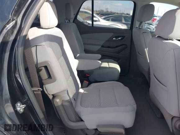 ✅ 2018 Chevrolet Traverse LT Cloth • VIN: 1GNEVMKW9JJ210079 • Lot: 41548733. Wystawiony na IAAI z przebiegiem 106 698 mil. Bezpłatny archiwum sprzedaży aukcyjnych z USA i szczegółowy raport historii pojazdu na DreamBid. Zdjęcie 8.