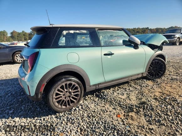 ✅ 2025 MINI Hardtop Cooper S • VIN: WMW23GD09S2W95621 • Lot: 90117315. Listed on Copart with 16,292 mi. Free auction sales archive from the USA and detailed vehicle history report at DreamBid. Image 3.