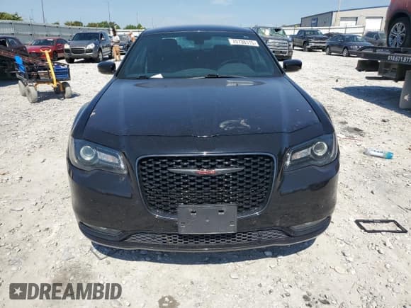 ✅ 2021 Chrysler 300 S • VIN: 2C3CCABG3MH505086 • Лот: 70738115. Опубликован ранее на Copart с пробегом 94 252 миль. Бесплатный доступ к архиву аукционных продаж из США и подробный отчёт об истории автомобиля на DreamBid. Изображение 5.