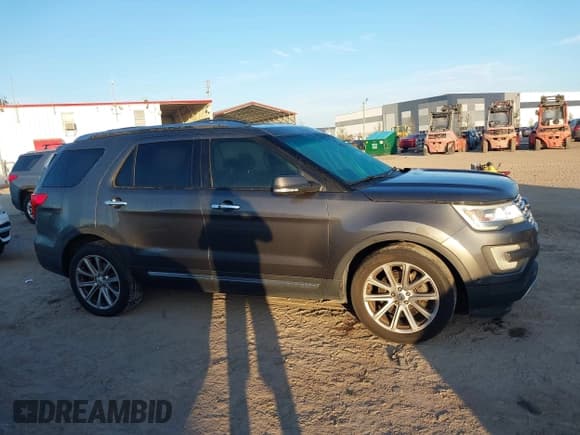 ✅ 2017 Ford Explorer Limited • VIN: 1FM5K7F88HGB50460 • Lot: 43649262. Wystawiony na IAAI z przebiegiem 172 714 mil. Bezpłatny archiwum sprzedaży aukcyjnych z USA i szczegółowy raport historii pojazdu na DreamBid. Zdjęcie 14.