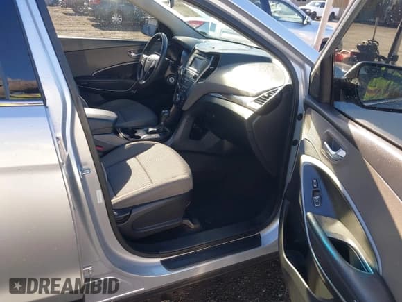 ✅ 2017 Hyundai Santa Fe 2.4L • VIN: 5XYZTDLB2HG428225 • Лот: 43538574. Опубликован ранее на IAAI с пробегом 117 111 миль. Бесплатный доступ к архиву аукционных продаж из США и подробный отчёт об истории автомобиля на DreamBid. Изображение 5.