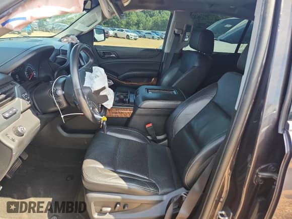 ✅ 2018 Chevrolet Suburban Premier • VIN: 1GNSCJKC3JR110302 • Лот: 69551615. Опубликован ранее на Copart с пробегом 181 416 миль. Бесплатный доступ к архиву аукционных продаж из США и подробный отчёт об истории автомобиля на DreamBid. Изображение 7.