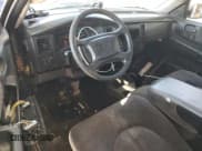 ✅ 2001 Dodge Dakota • VIN: 1B7GL22X01S343098 • Lot: 81063554. Wystawiony na Copart z przebiegiem 212 784 mil. Bezpłatny archiwum sprzedaży aukcyjnych z USA i szczegółowy raport historii pojazdu na DreamBid. Zdjęcie 8.