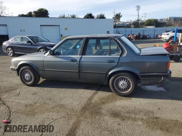 1989 BMW 3 Series 325i с VIN WBAAD2307K8849902, выставлен на аукционе Copart как лот 87257434 с пробегом 233 562 миль миль и Списание • Salvage title. История ставок и продаж доступна на DreamBid. Изображение 2.