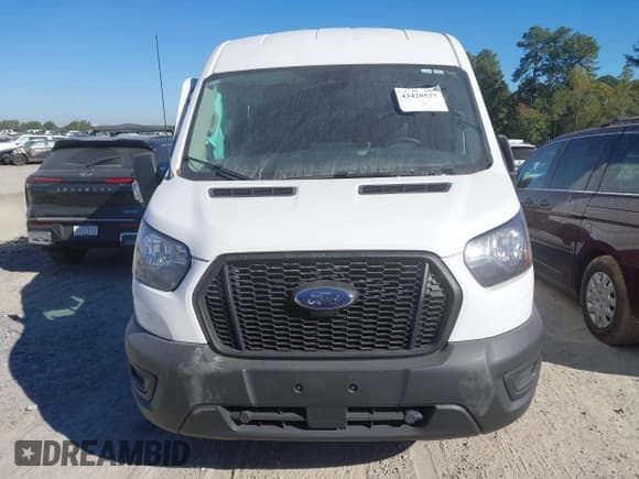 ✅ 2023 Ford Transit Cargo • VIN: 1FTBR1C85PKB69211 • Lot: 43420527. Wystawiony na IAAI z przebiegiem 46 834 mil. Bezpłatny archiwum sprzedaży aukcyjnych z USA i szczegółowy raport historii pojazdu na DreamBid. Zdjęcie 12.