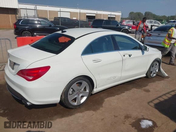 ✅ 2016 Mercedes-Benz CLA 250 • VIN: WDDSJ4EB9GN361320 • Lot: 43453237. Wystawiony na IAAI z przebiegiem 81 929 mil. Bezpłatny archiwum sprzedaży aukcyjnych z USA i szczegółowy raport historii pojazdu na DreamBid. Zdjęcie 4.