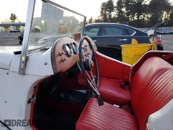 ✅ 1971 Volkswagen Beetle • VIN: 1112313102 • Lot: 82938124. Listed on Copart with 3,677 mi. Free auction sales archive from the USA and detailed vehicle history report at DreamBid. Image 7.