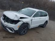 ✅ 2023 Volkswagen Tiguan SE • VIN: 3VV2B7AX8PM062519 • Lot: 41541819. Wystawiony na IAAI z przebiegiem 93 873 mil. Bezpłatny archiwum sprzedaży aukcyjnych z USA i szczegółowy raport historii pojazdu na DreamBid. Zdjęcie 18.