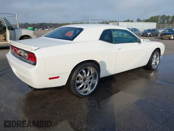 ✅ 2014 Dodge Challenger SXT • VIN: 2C3CDYAG0EH149589 • Lot: 41506798. Wystawiony na IAAI z przebiegiem 97 282 mil. Bezpłatny archiwum sprzedaży aukcyjnych z USA i szczegółowy raport historii pojazdu na DreamBid. Zdjęcie 4.