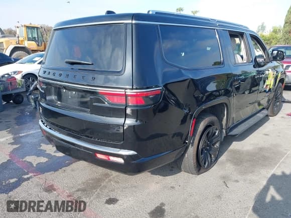 ✅ 2023 Jeep Wagoneer Series II • VIN: 1C4SJSBP7PS552833 • Lot: 42323132. Wystawiony na IAAI z przebiegiem 16 665 mil. Bezpłatny archiwum sprzedaży aukcyjnych z USA i szczegółowy raport historii pojazdu na DreamBid. Zdjęcie 4.