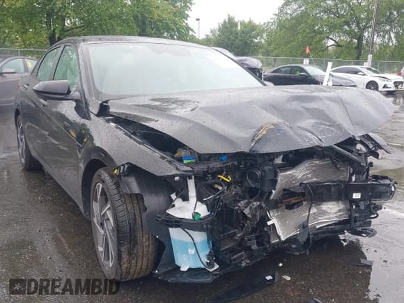 ✅ 2025 Hyundai Elantra SEL Sport • VIN: KMHLM4DG9SU961154 • Lot: 42307437. Listed on IAAI with 1,772 mi. Free auction sales archive from the USA and detailed vehicle history report at DreamBid. Image 1.