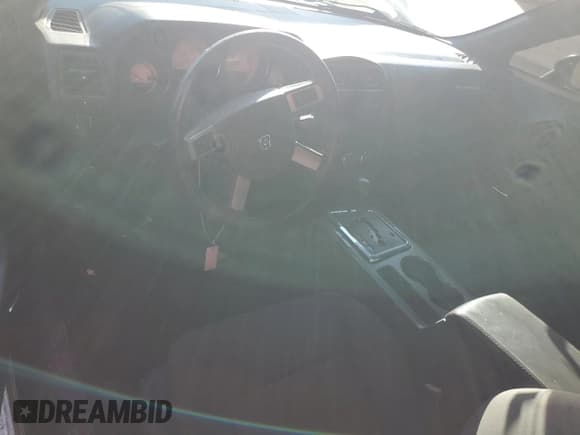 ✅ 2010 Dodge Challenger SE • VIN: 2B3CJ4DV1AH180109 • Lot: 85960354. Wystawiony na Copart z przebiegiem 139 629 mil. Bezpłatny archiwum sprzedaży aukcyjnych z USA i szczegółowy raport historii pojazdu na DreamBid. Zdjęcie 8.