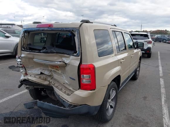 ✅ 2017 Jeep Patriot Latitude • VIN: 1C4NJRFB3HD194379 • Lot: 43698075. Listed on IAAI with 146,021 mi. Free auction sales archive from the USA and detailed vehicle history report at DreamBid. Image 4.
