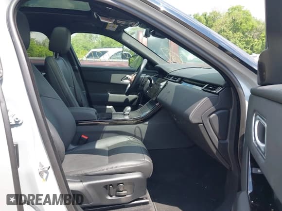 ✅ 2025 Land Rover Range Rover Velar Dynamic SE • VIN: SALYL2EX1SA394559 • Lot: 42262198. Listed on IAAI with 17,470 mi. Free auction sales archive from the USA and detailed vehicle history report at DreamBid. Image 5.