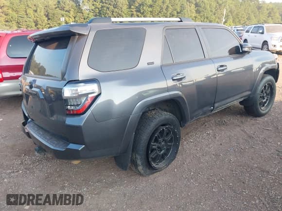 ✅ 2022 Toyota 4Runner SR5 Premium • VIN: JTEFU5JR3N5272900 • Lot: 42996978. Listed on IAAI with 113,043 mi. Free auction sales archive from the USA and detailed vehicle history report at DreamBid. Image 4.