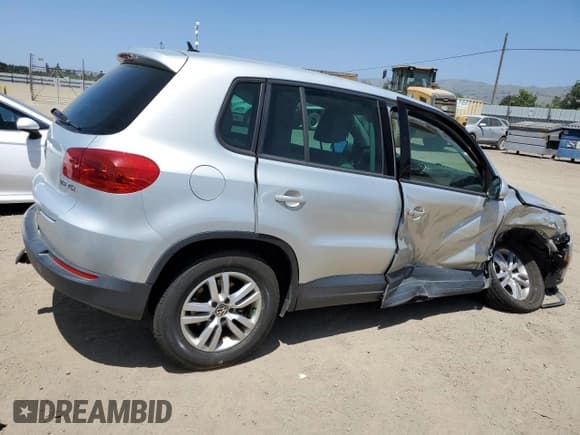 ✅ 2012 Volkswagen Tiguan LE • VIN: WVGAV7AX8CW568651 • Lot: 55969775. Listed on Copart with 113,503 mi. Free auction sales archive from the USA and detailed vehicle history report at DreamBid. Image 3.