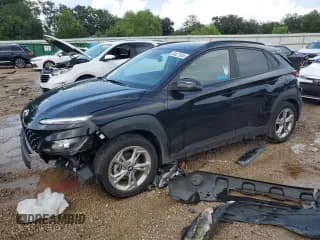 ✅ 2023 Hyundai Kona SEL • VIN: KM8K62AB4PU011035 • Лот: 64627804. Опубликован ранее на Copart с пробегом 10 829 миль. Бесплатный доступ к архиву аукционных продаж из США и подробный отчёт об истории автомобиля на DreamBid. Изображение 1.
