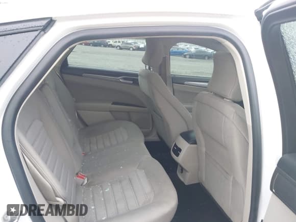 ✅ 2019 Ford Fusion SE • VIN: 3FA6P0HD2KR246053 • Lot: 43382063. Wystawiony na IAAI z przebiegiem 118 316 mil. Bezpłatny archiwum sprzedaży aukcyjnych z USA i szczegółowy raport historii pojazdu na DreamBid. Zdjęcie 8.