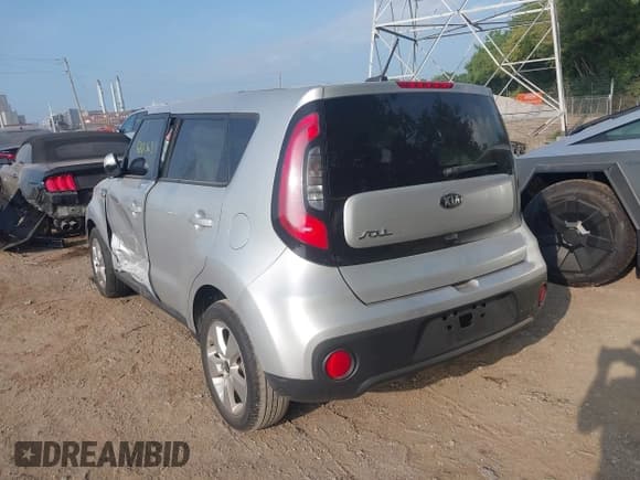 ✅ 2019 Kia Soul • VIN: KNDJN2A20K7021961 • Lot: 42811363. Wystawiony na IAAI z przebiegiem 104 644 mil. Bezpłatny archiwum sprzedaży aukcyjnych z USA i szczegółowy raport historii pojazdu na DreamBid. Zdjęcie 3.