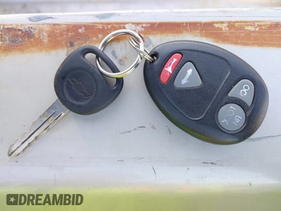 ✅ 2006 Chevrolet Silverado 2500HD Work Truck • VIN: 1GCHC24D36E189516 • Lot: 43599165. Wystawiony na IAAI z przebiegiem 211 732 mil. Bezpłatny archiwum sprzedaży aukcyjnych z USA i szczegółowy raport historii pojazdu na DreamBid. Zdjęcie 11.